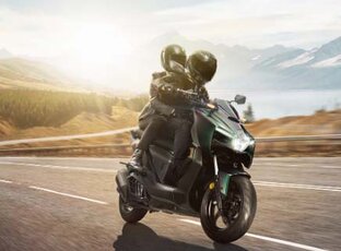 PŮJČ SI MĚ! Skútr Mamba 125i ABS SYM MMBCU