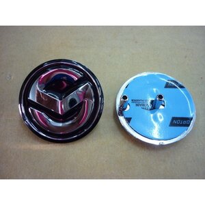 Znak SYM na přední kapotáži